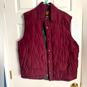 men’s red puffer vest large